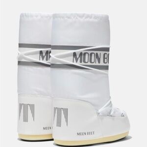 WHITE MOON BOOTS WMNS *WILLING TO NEGOTIATE PRICE*